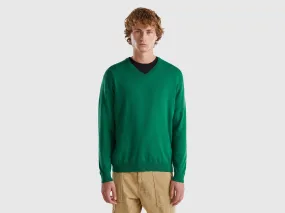 V-neck sweater in lightweight cotton blend - Dark Green | Benetton